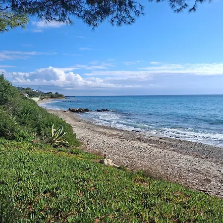 Seafront Joan Villa *