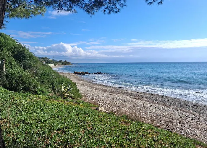 Seafront Joan Villa *