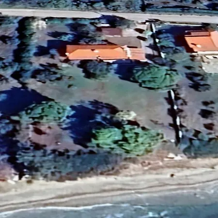 Seafront Joan Villa *